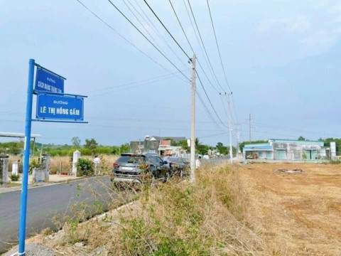 Đất nền xã Đất Đỏ - Diện tích 180m2 đường CMT 8 có sẵn thổ cư