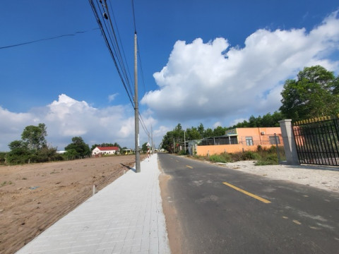 Đất nền xã Đất Đỏ - Diện tích 176m2 có sẵn thổ cư mặt tiền đường Nguyễn Huệ