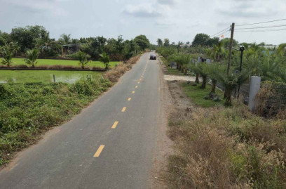 Bán đất đối diện khu Bòn Bon resort Long Tân. Dt 500m2 có 21m mặt tiền