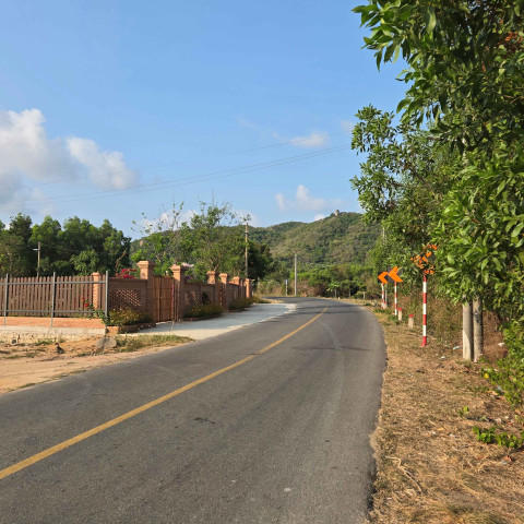 SIÊU VIP KHU NHÀ VƯỜN - Dt 425m2 10m x 43m có thổ cư, shr ra biển 10p